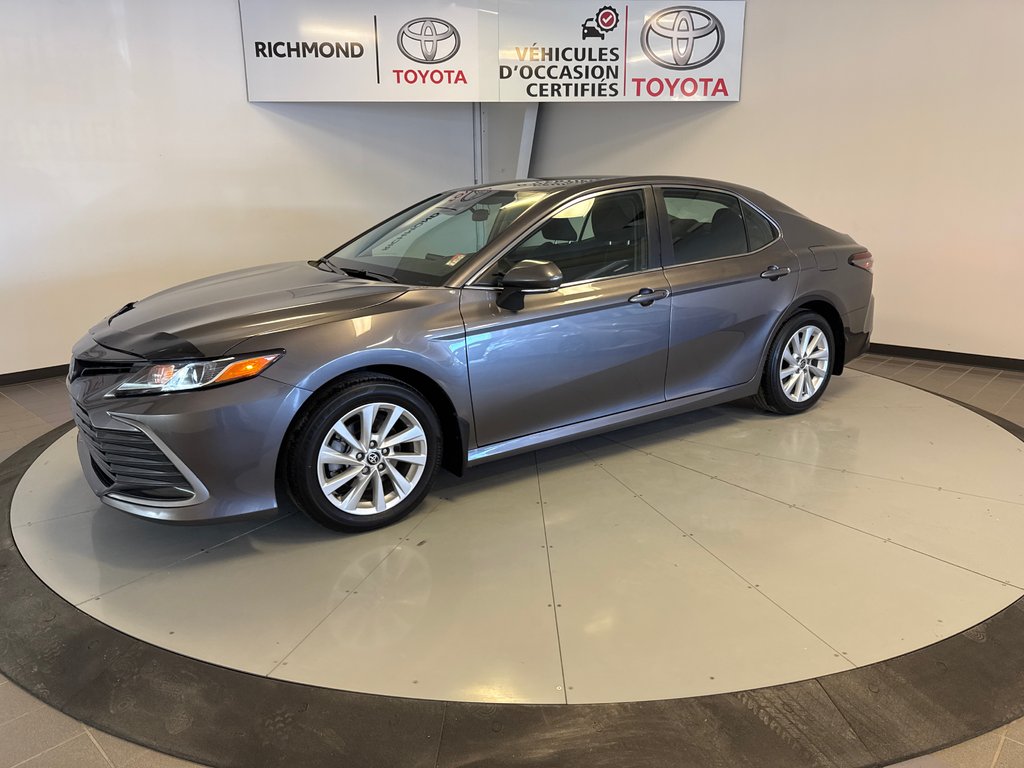 Toyota Camry Hybrid LE *TRÈS BEAU VÉHICULE* 2023 à Richmond, Québec - 3 - w1024h768px