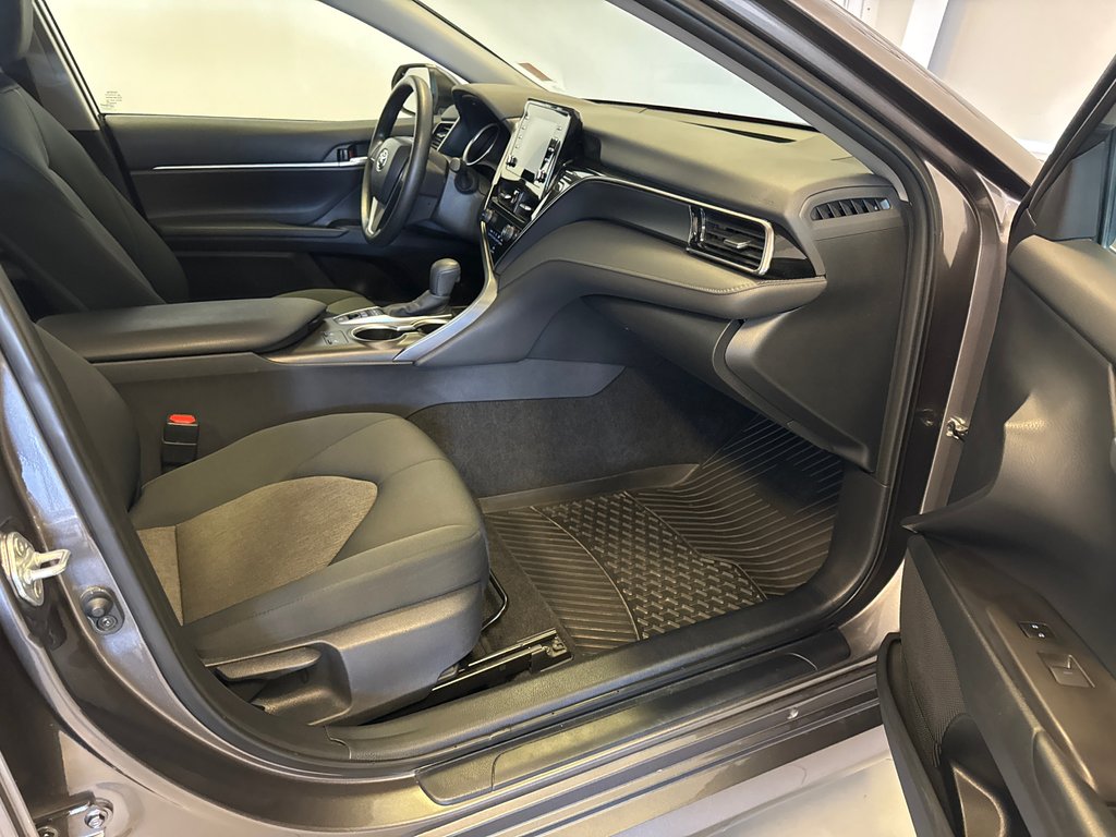 Toyota Camry Hybrid LE *TRÈS BEAU VÉHICULE* 2023 à Richmond, Québec - 18 - w1024h768px