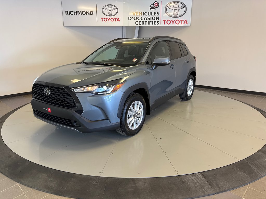 Toyota COROLLA CROSS LE AWD PREMIUM * TOIT OUVRANT* 2023 à Richmond, Québec - 2 - w1024h768px