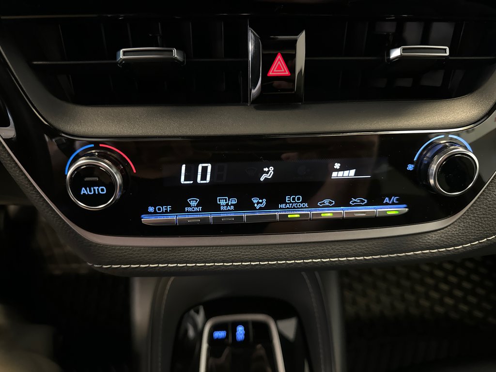 2019  Corolla Hatchback SE AUTOMATIQUE + BAS KILOMÉTRAGE in Richmond, Quebec - 28 - w1024h768px