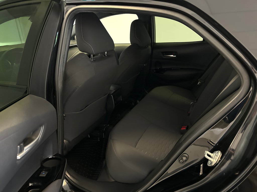 2019  Corolla Hatchback SE AUTOMATIQUE + BAS KILOMÉTRAGE in Richmond, Quebec - 17 - w1024h768px