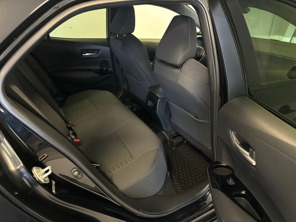 2019  Corolla Hatchback SE AUTOMATIQUE + BAS KILOMÉTRAGE in Richmond, Quebec - 19 - w1024h768px