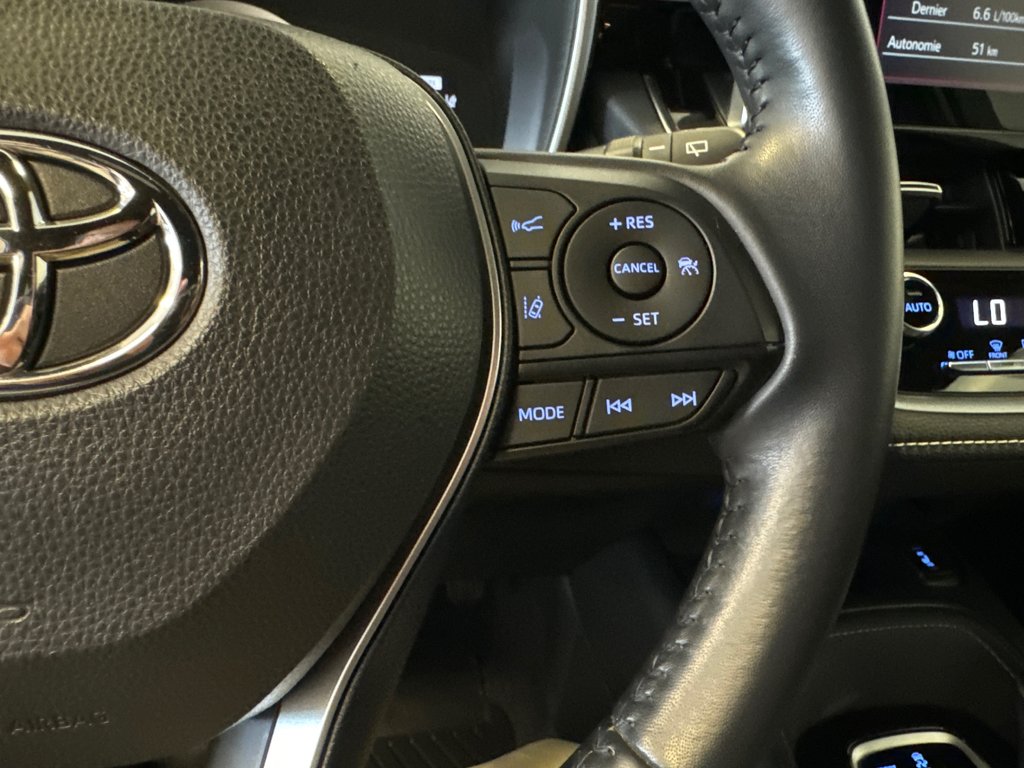2019  Corolla Hatchback SE AUTOMATIQUE + BAS KILOMÉTRAGE in Richmond, Quebec - 33 - w1024h768px