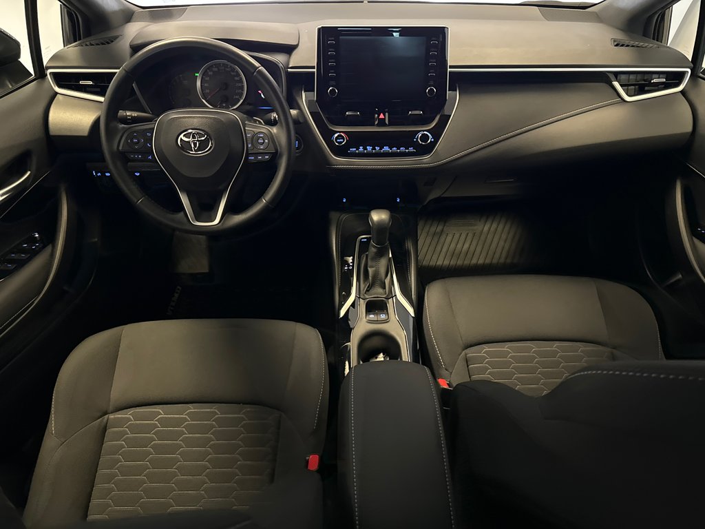 2019  Corolla Hatchback SE AUTOMATIQUE + BAS KILOMÉTRAGE in Richmond, Quebec - 15 - w1024h768px