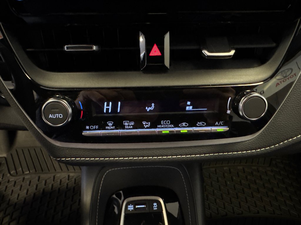 Toyota Corolla Hatchback SE AMÉLIORÉ *BAS KILOMÉTRAGE* 2025 à Richmond, Québec - 25 - w1024h768px