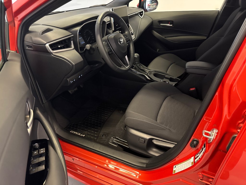 Toyota Corolla Hatchback SE AMÉLIORÉ *BAS KILOMÉTRAGE* 2025 à Richmond, Québec - 16 - w1024h768px