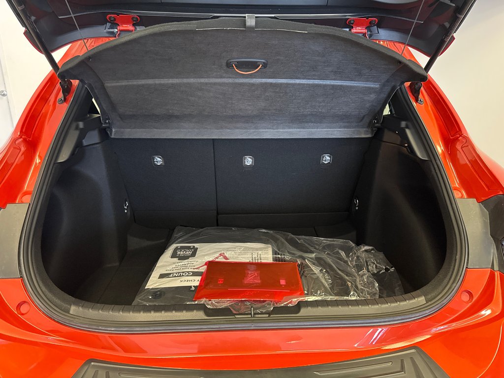 Toyota Corolla Hatchback SE AMÉLIORÉ *BAS KILOMÉTRAGE* 2025 à Richmond, Québec - 18 - w1024h768px