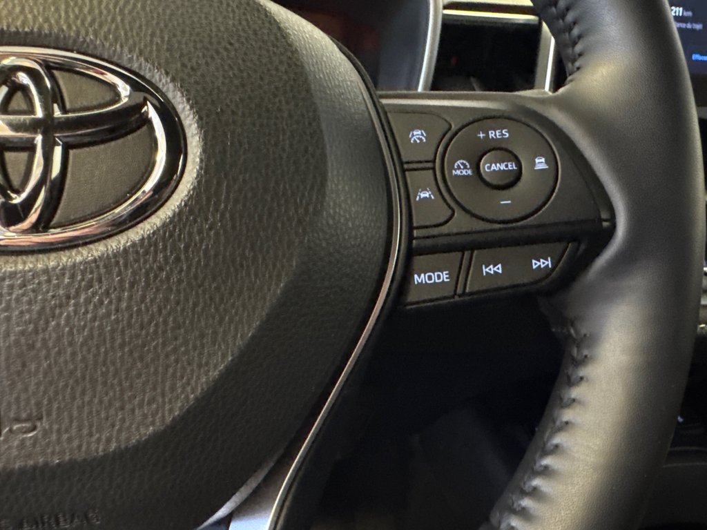 Toyota Corolla Hatchback SE AMÉLIORÉ *BAS KILOMÉTRAGE* 2025 à Richmond, Québec - 30 - w1024h768px