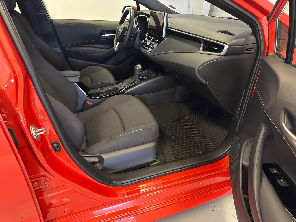 Toyota Corolla Hatchback SE AMÉLIORÉ *BAS KILOMÉTRAGE* 2025 à Richmond, Québec - 20 - w1024h768px