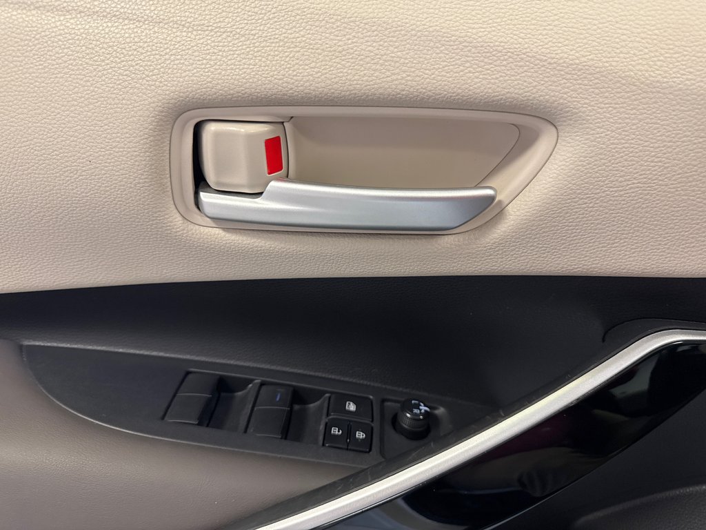 Toyota Corolla LE Hybrid AMÉLIORÉ 2021 à Richmond, Québec - 33 - w1024h768px