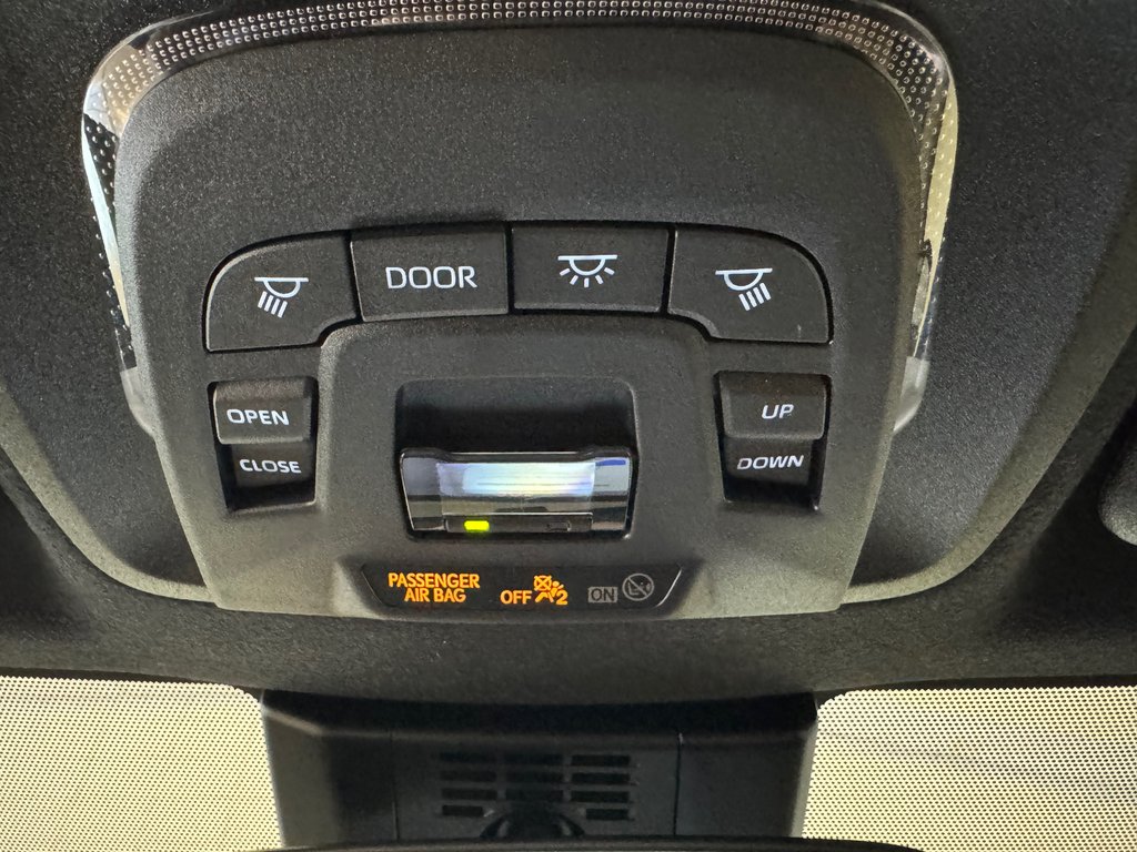 Toyota Corolla XSE HYBRIDE AWD *SEULEMENT 1,800 KM* 2025 à Richmond, Québec - 31 - w1024h768px