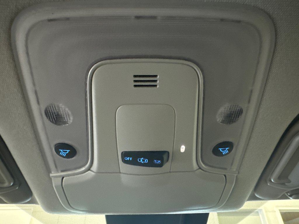 2022 Toyota PRIUS PRIME AMÉLIORÉ *TRÈS BEAU VÉHICULE* in Richmond, Quebec - 33 - w1024h768px