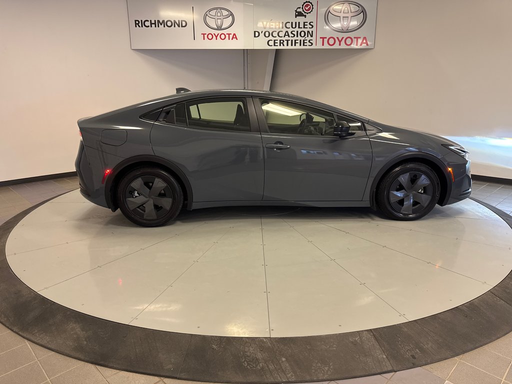 Toyota PRIUS PRIME SE 2024 à Richmond, Québec - 12 - w1024h768px