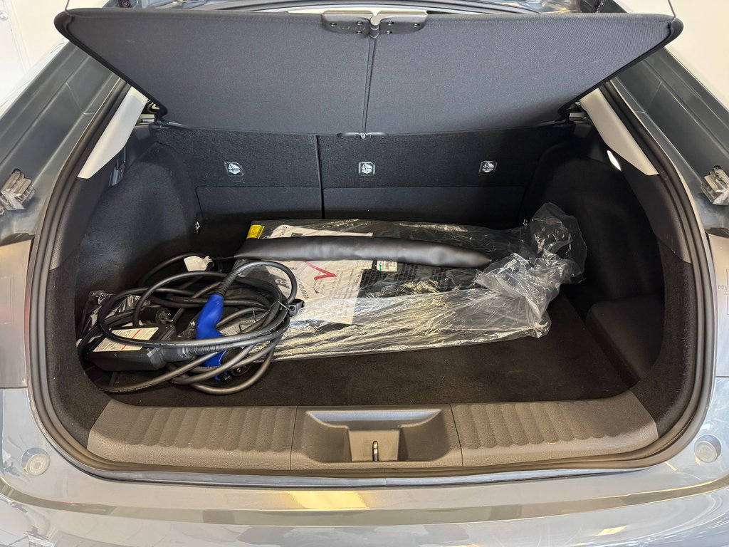 2024 Toyota PRIUS PRIME XSE *DÉMO* in Richmond, Quebec - 18 - w1024h768px