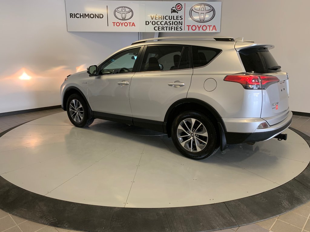 2016  RAV4 Hybrid LE+ in Richmond, Quebec - 5 - w1024h768px