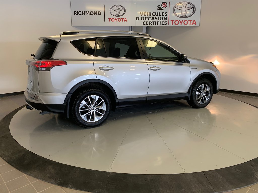 2016  RAV4 Hybrid LE+ in Richmond, Quebec - 10 - w1024h768px