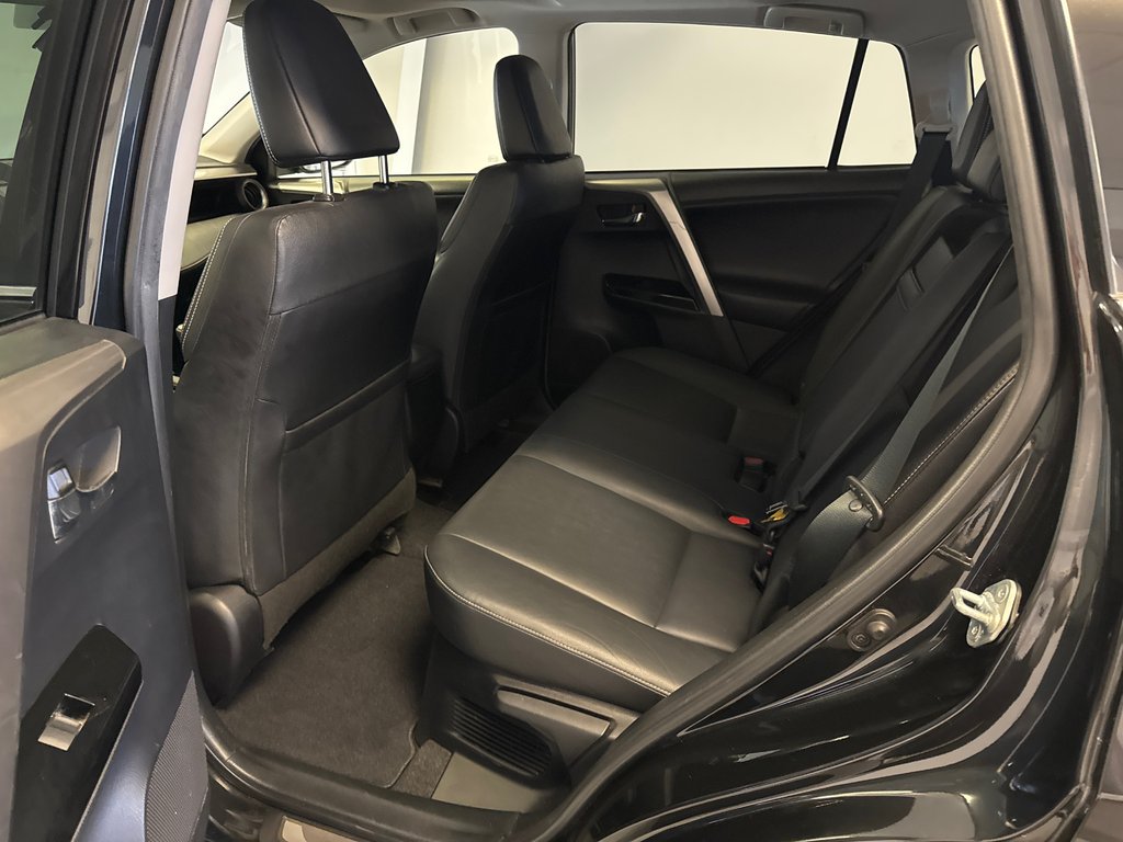 Toyota RAV4 Hybrid LIMITED *TRÈS BEAU VÉHICULE* 2016 à Richmond, Québec - 16 - w1024h768px