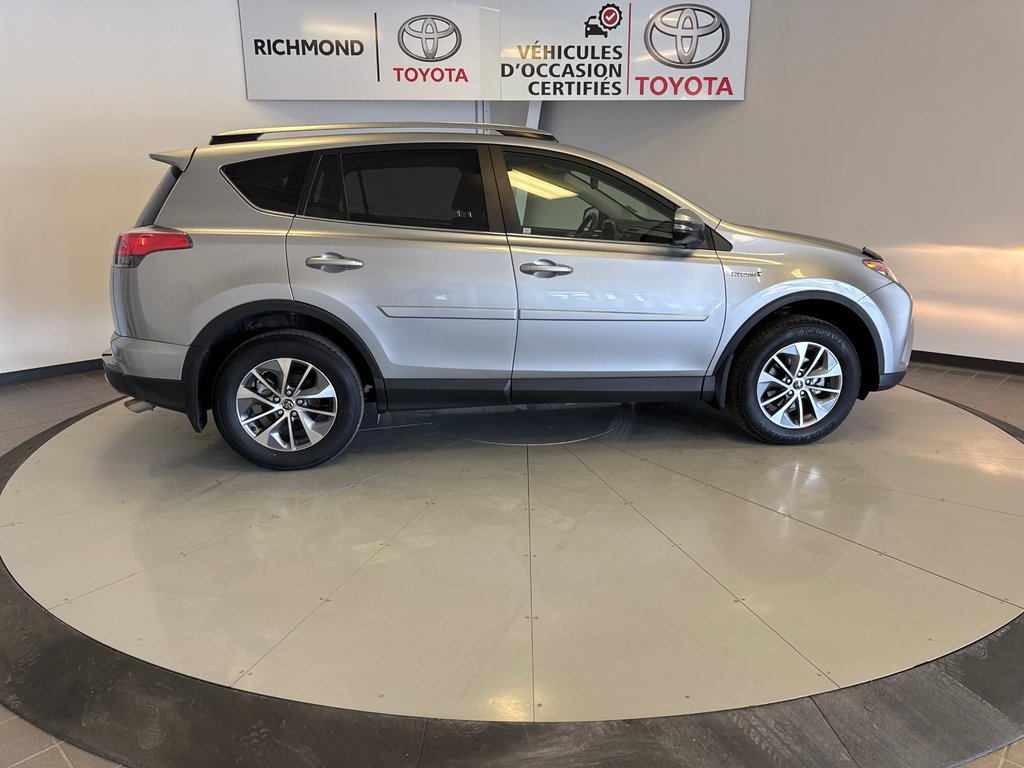 Toyota RAV4 Hybrid XLE AWD 2017 à Richmond, Québec - 10 - w1024h768px