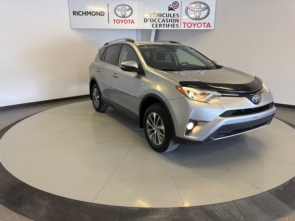 Toyota RAV4 Hybrid XLE AWD 2017 à Richmond, Québec - 12 - w1024h768px