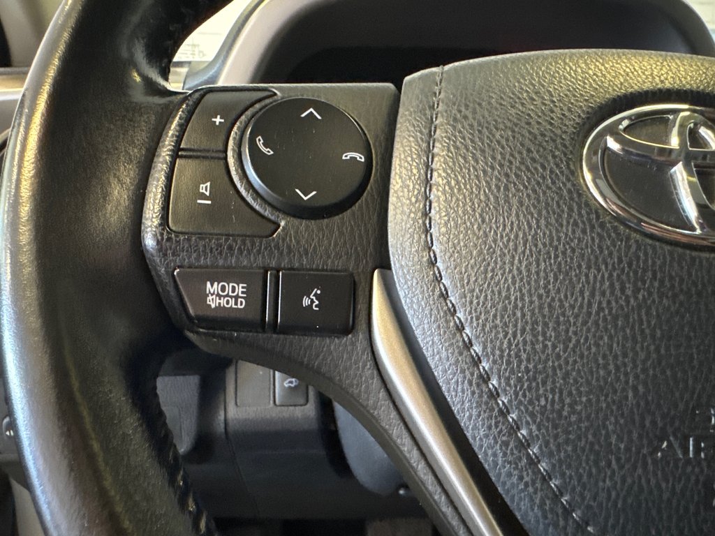 Toyota RAV4 Hybrid XLE AWD 2017 à Richmond, Québec - 30 - w1024h768px