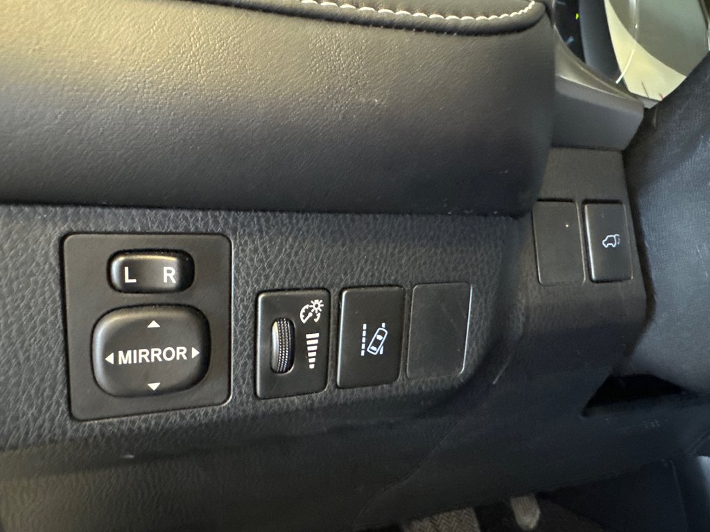 Toyota RAV4 Hybrid XLE AWD 2017 à Richmond, Québec - 32 - w1024h768px