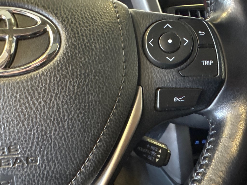 Toyota RAV4 Hybrid XLE AWD 2017 à Richmond, Québec - 31 - w1024h768px