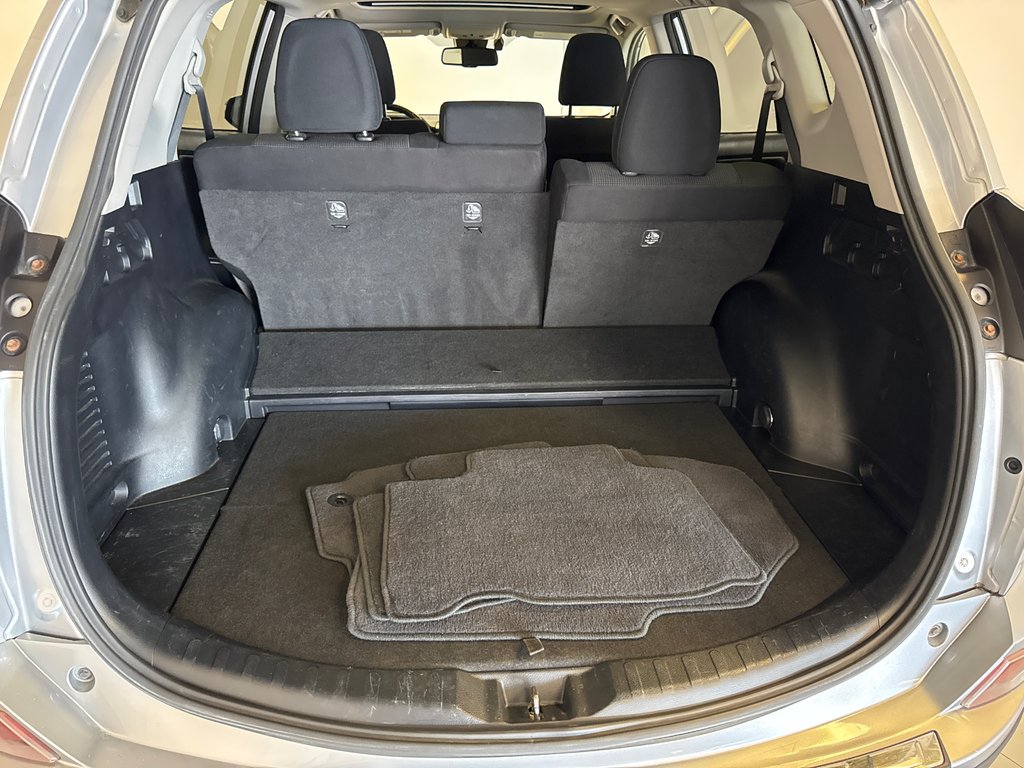 Toyota RAV4 Hybrid XLE AWD 2017 à Richmond, Québec - 18 - w1024h768px