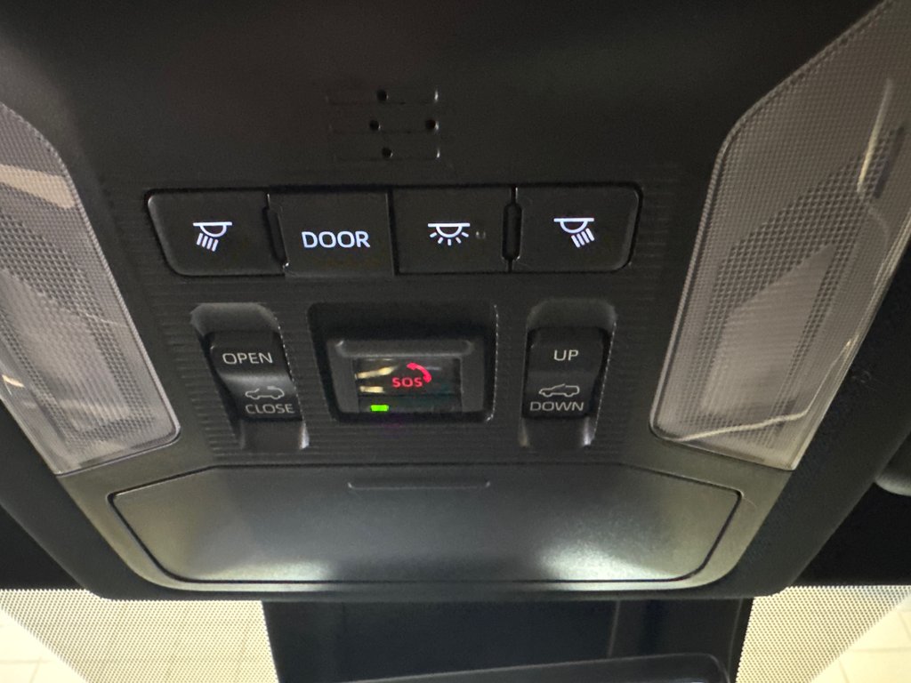 2025 Toyota RAV4 Plug-In Hybrid XSE AWD *RABAIS DÉMO* in Richmond, Quebec - 32 - w1024h768px