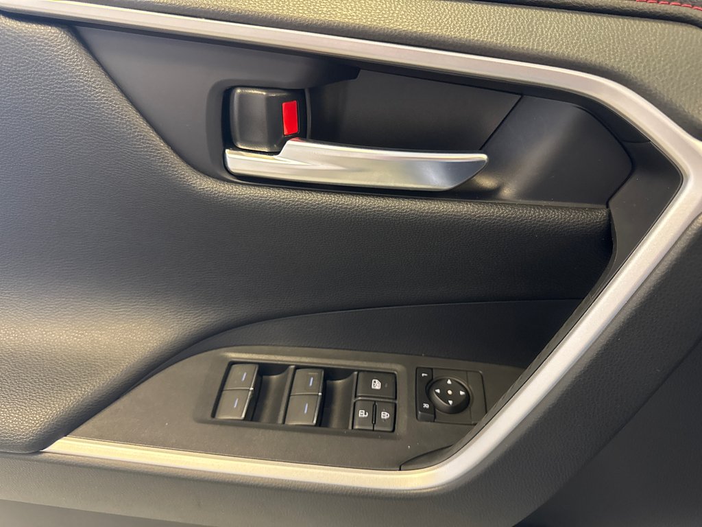 2025 Toyota RAV4 Plug-In Hybrid XSE AWD *RABAIS DÉMO* in Richmond, Quebec - 31 - w1024h768px