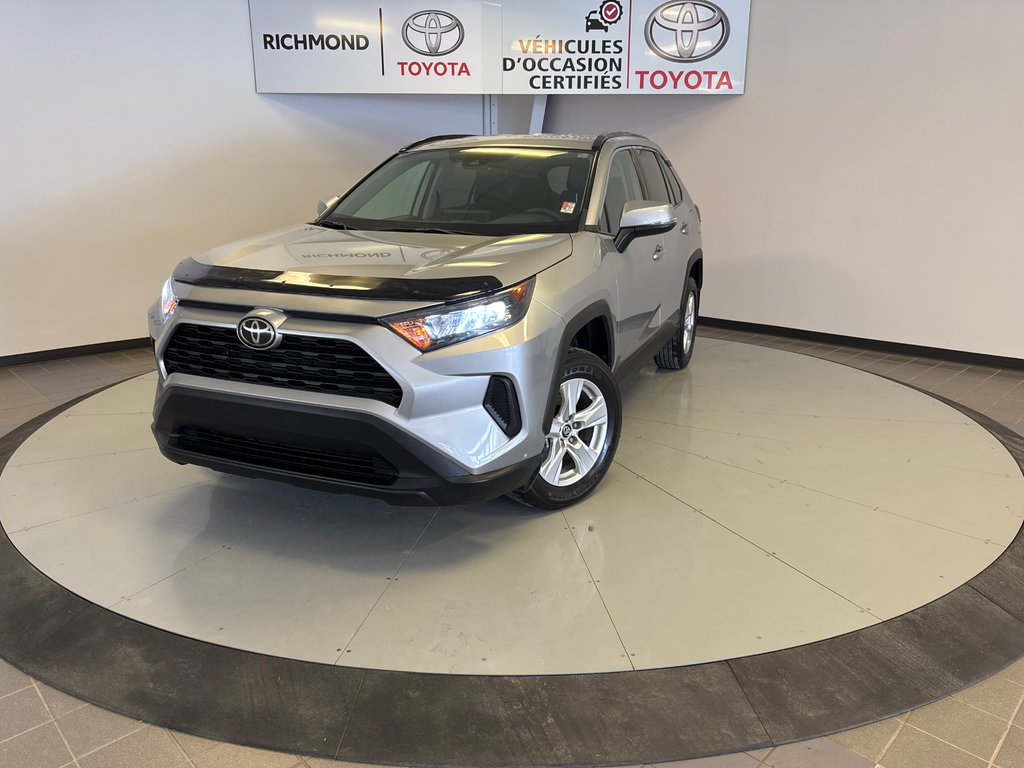 2019 Toyota RAV4 LE AWD *BAS KILOMÉTRAGE* in Richmond, Quebec - 1 - w1024h768px