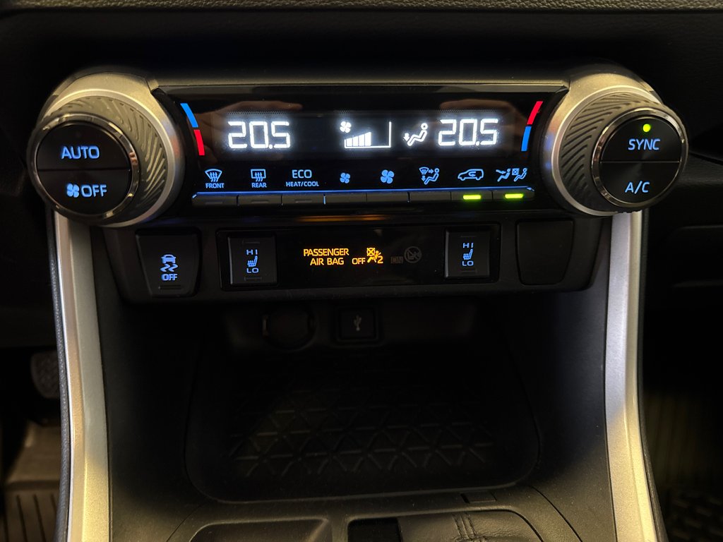 2020 Toyota RAV4 XLE FWD *TRÈS BEAU VÉHICULE* in Richmond, Quebec - 26 - w1024h768px