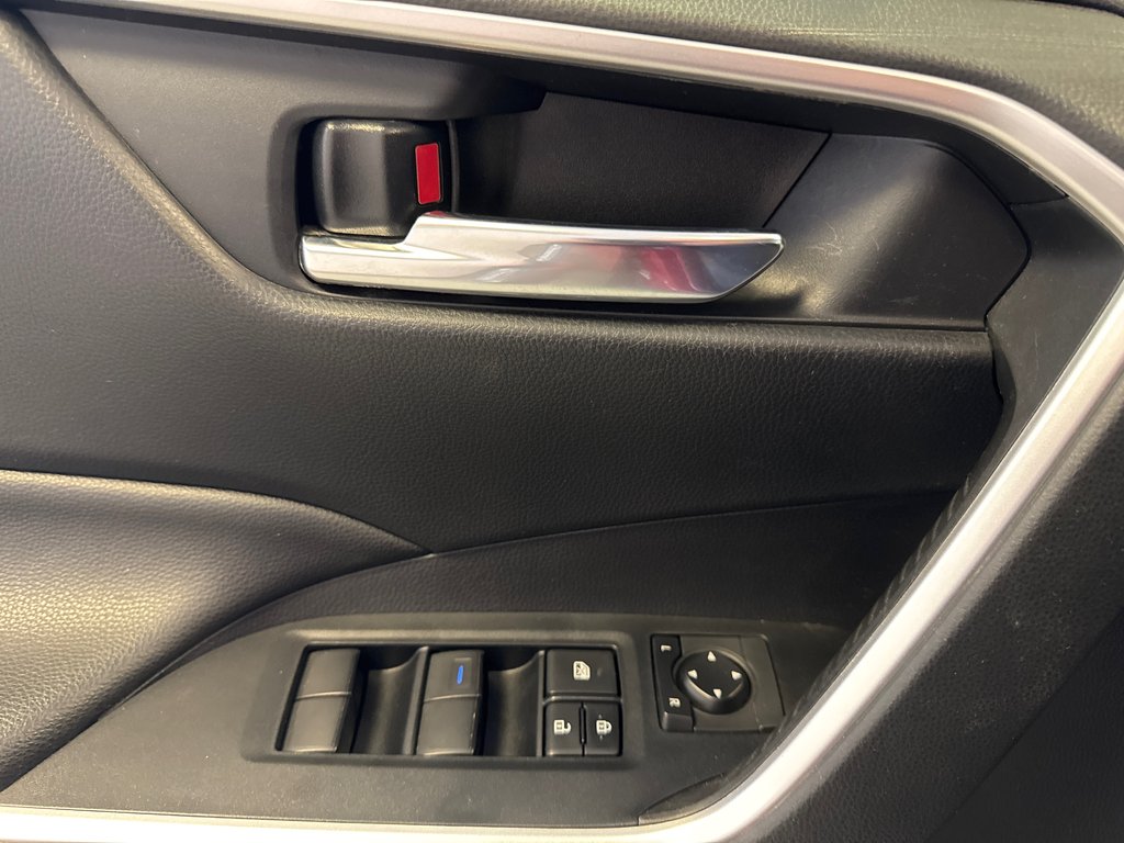 2020 Toyota RAV4 XLE FWD *TRÈS BEAU VÉHICULE* in Richmond, Quebec - 32 - w1024h768px