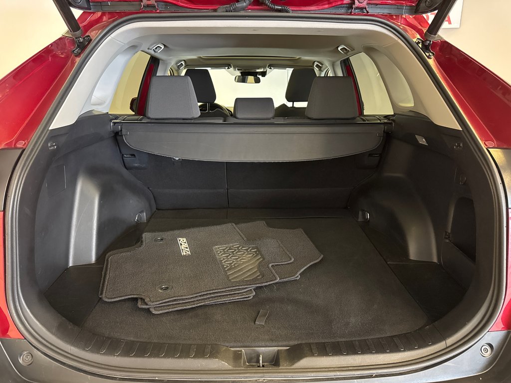2020 Toyota RAV4 XLE FWD *TRÈS BEAU VÉHICULE* in Richmond, Quebec - 18 - w1024h768px