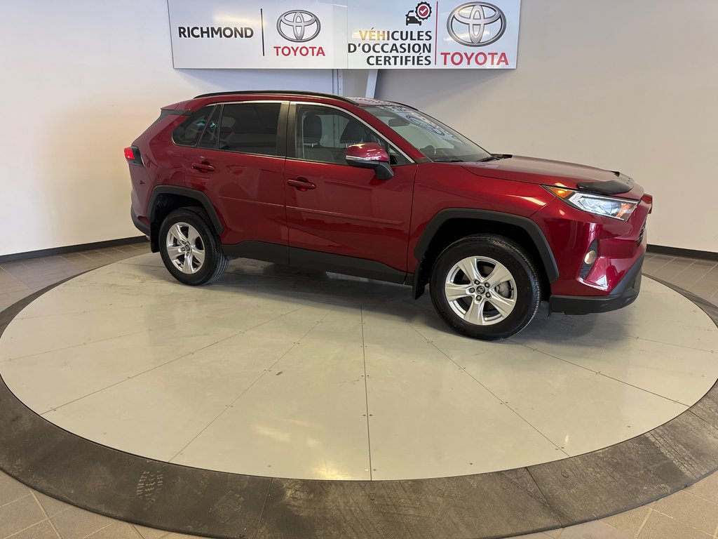 2020 Toyota RAV4 XLE FWD *TRÈS BEAU VÉHICULE* in Richmond, Quebec - 11 - w1024h768px