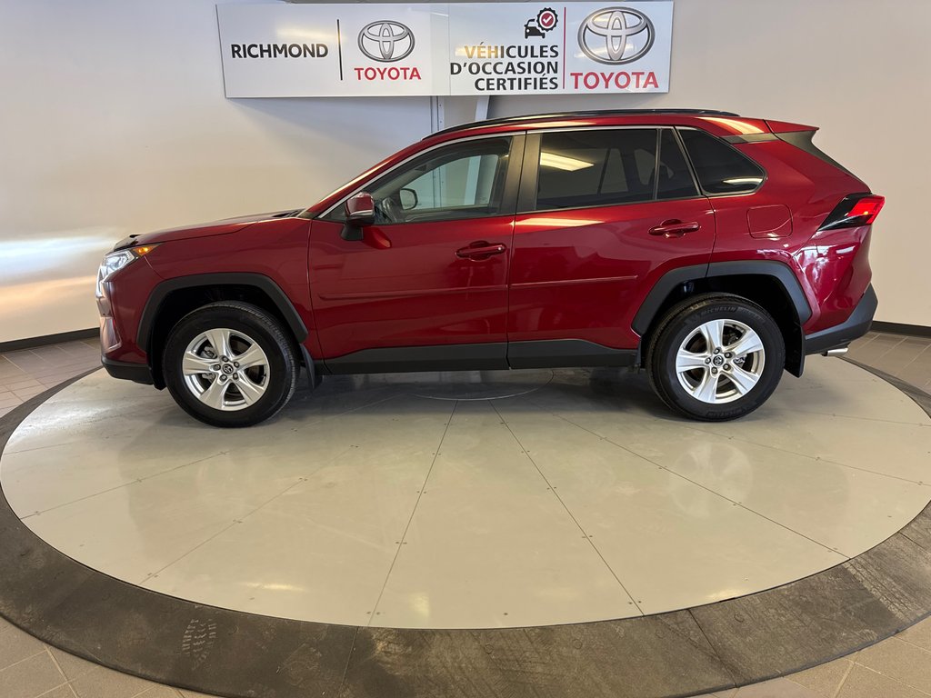 2020 Toyota RAV4 XLE FWD *TRÈS BEAU VÉHICULE* in Richmond, Quebec - 4 - w1024h768px