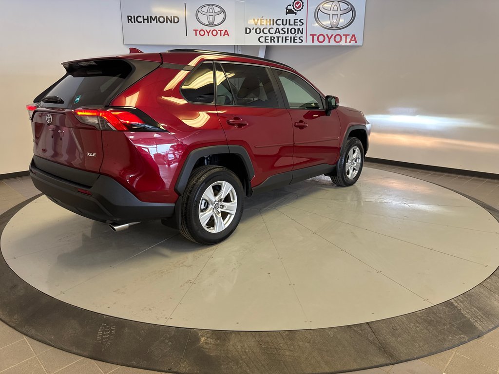2020 Toyota RAV4 XLE FWD *TRÈS BEAU VÉHICULE* in Richmond, Quebec - 9 - w1024h768px