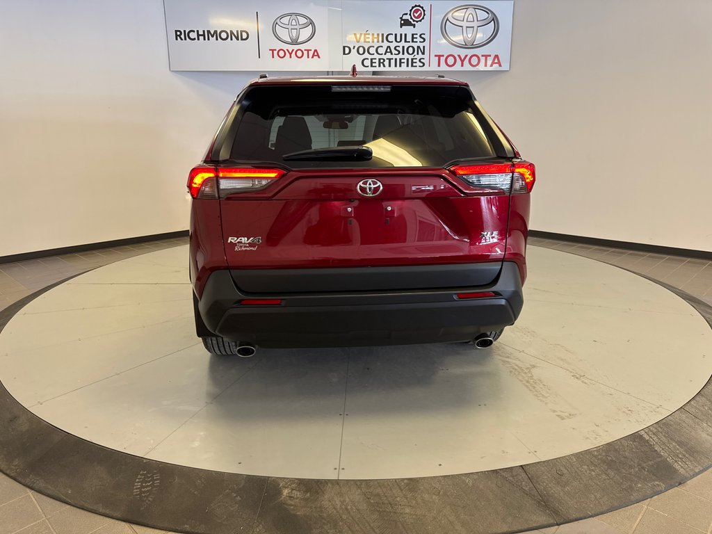2020 Toyota RAV4 XLE FWD *TRÈS BEAU VÉHICULE* in Richmond, Quebec - 7 - w1024h768px
