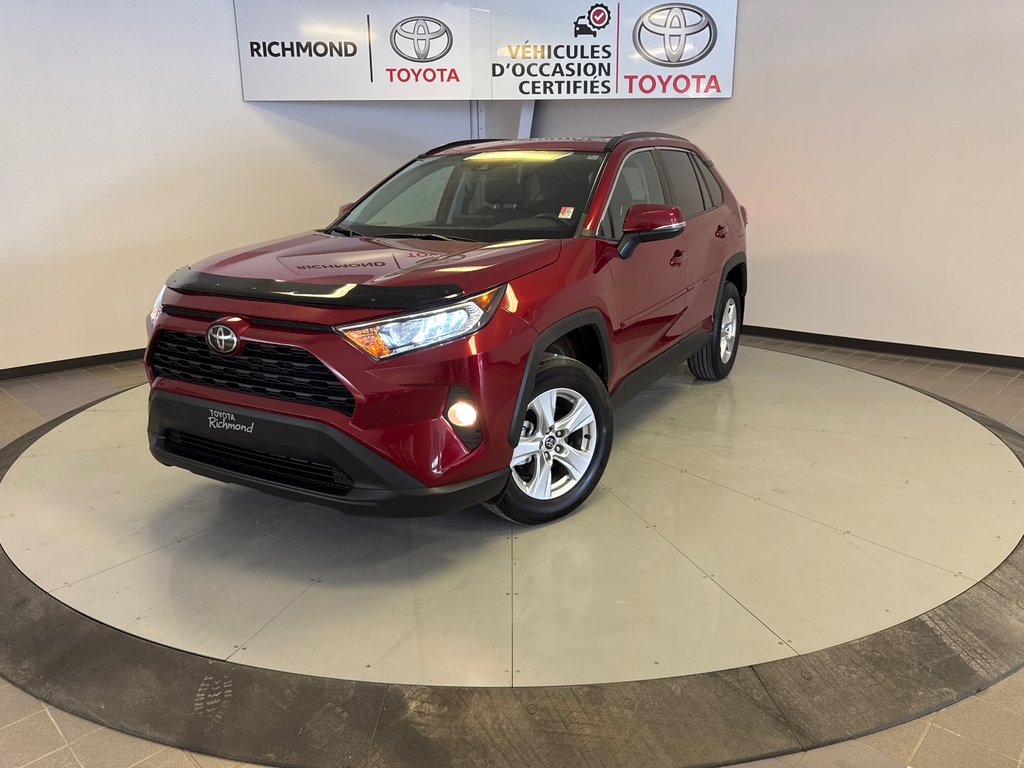 2020 Toyota RAV4 XLE FWD *TRÈS BEAU VÉHICULE* in Richmond, Quebec - 1 - w1024h768px