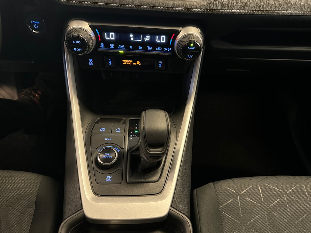 2021  RAV4 Hybrid XLE in Richmond, Quebec - 28 - w1024h768px