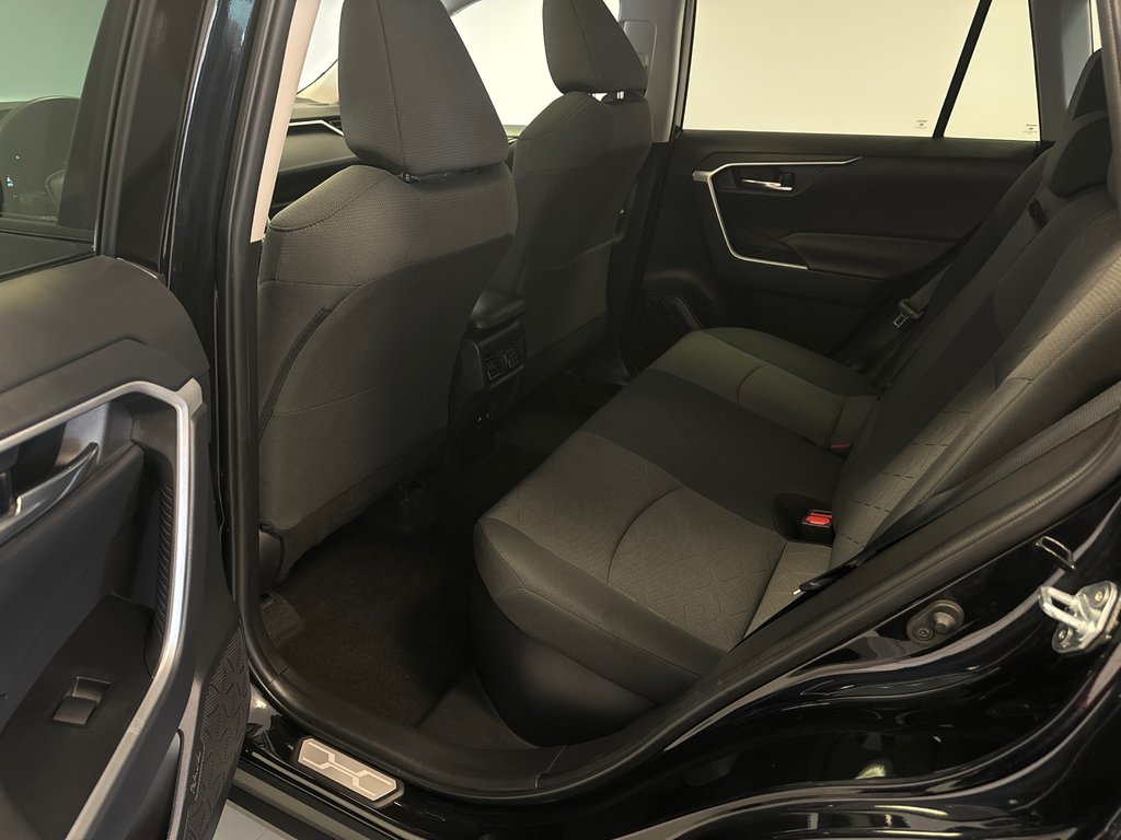 2021  RAV4 Hybrid XLE in Richmond, Quebec - 16 - w1024h768px