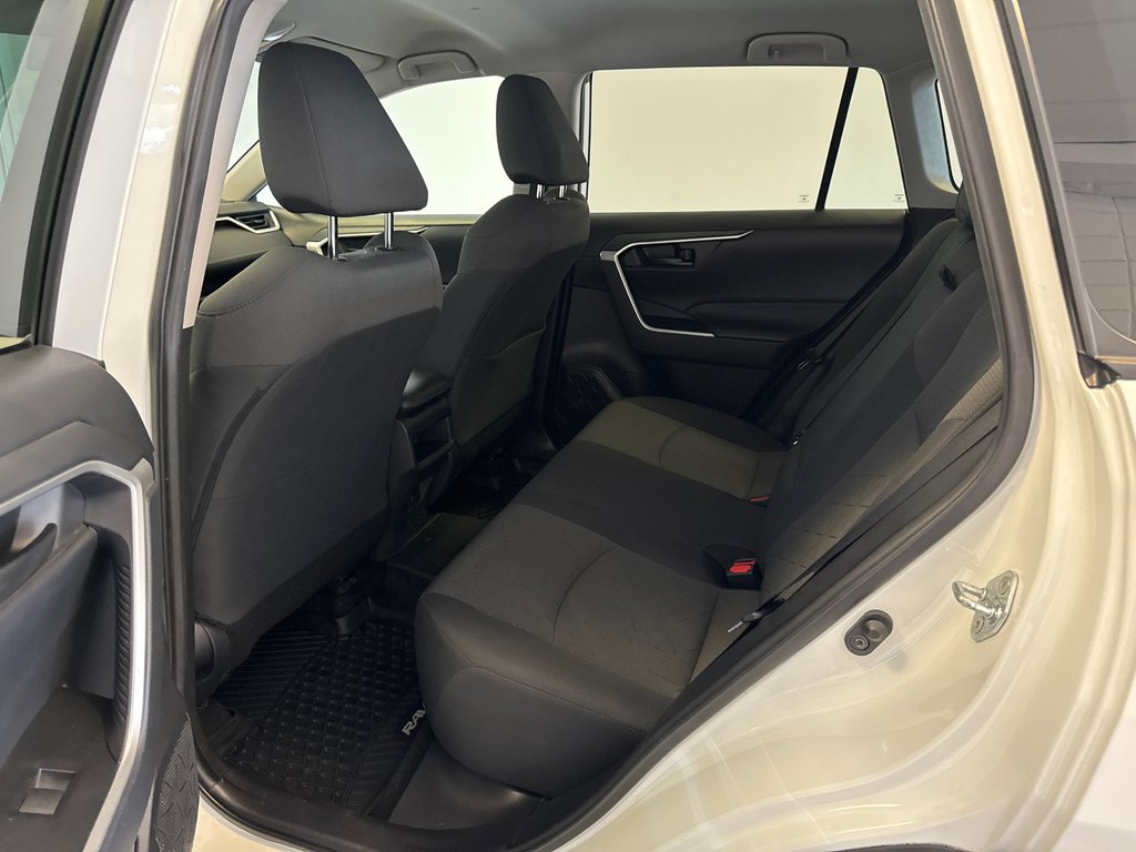 Toyota RAV4 LE AWD 2021 à Richmond, Québec - 16 - w1024h768px