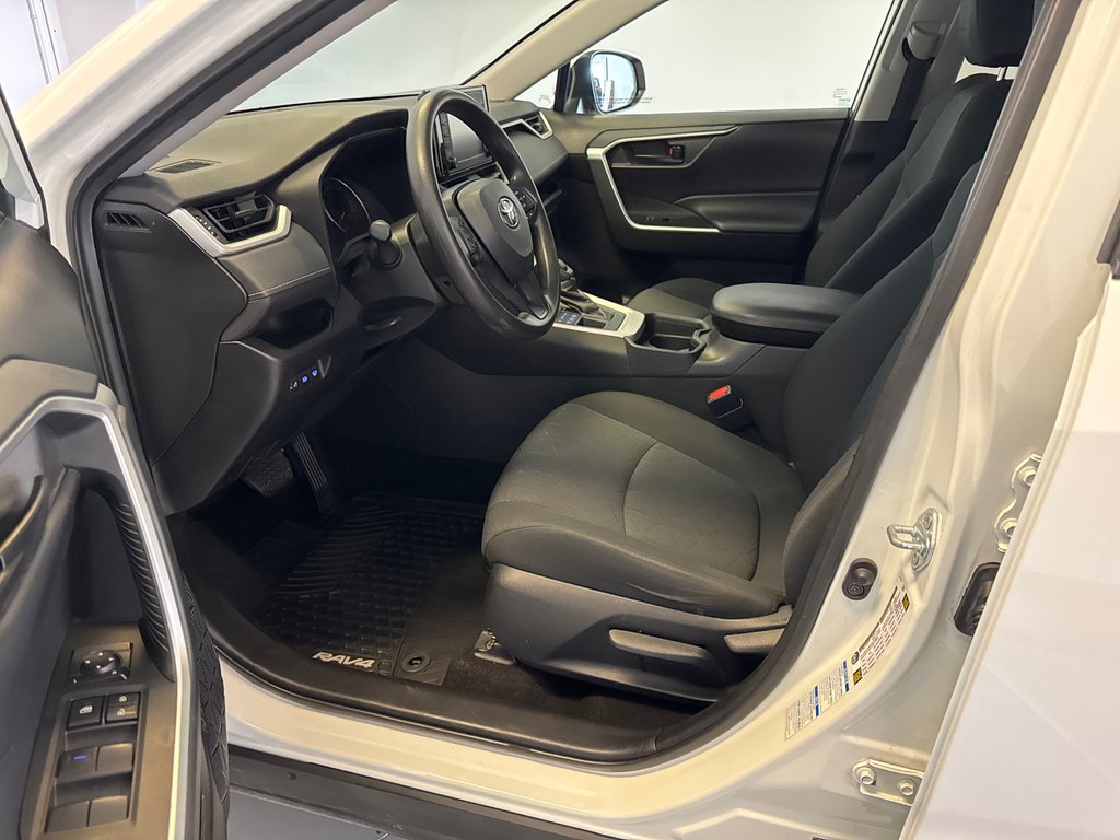 Toyota RAV4 LE AWD 2021 à Richmond, Québec - 15 - w1024h768px