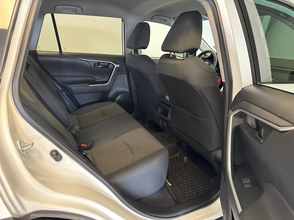 Toyota RAV4 LE AWD 2021 à Richmond, Québec - 18 - w1024h768px