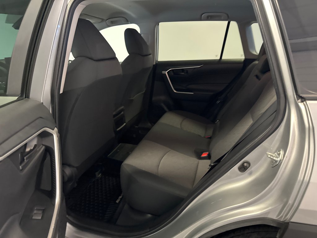 Toyota RAV4 LE FWD *TRÈS BEAU VÉHICULE* 2021 à Richmond, Québec - 16 - w1024h768px