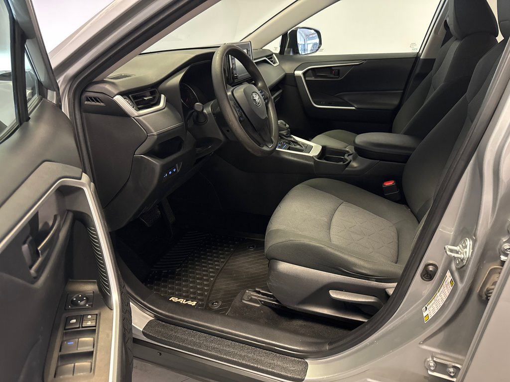 Toyota RAV4 LE FWD *TRÈS BEAU VÉHICULE* 2021 à Richmond, Québec - 15 - w1024h768px