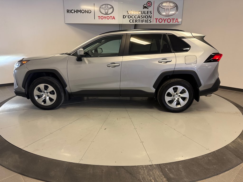 Toyota RAV4 LE FWD *TRÈS BEAU VÉHICULE* 2021 à Richmond, Québec - 4 - w1024h768px