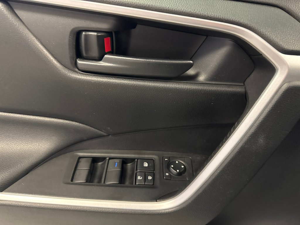 Toyota RAV4 LE FWD *TRÈS BEAU VÉHICULE* 2021 à Richmond, Québec - 30 - w1024h768px
