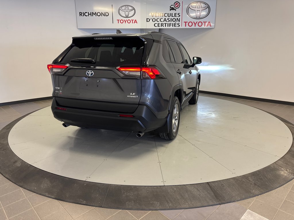 2022 Toyota RAV4 Hybrid LE AWD *TRÈS BEAU VÉHICULE* in Richmond, Quebec - 8 - w1024h768px