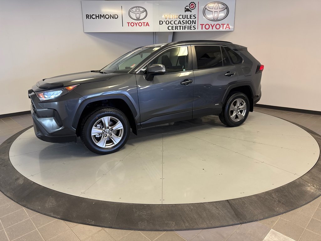 2022 Toyota RAV4 Hybrid LE AWD *TRÈS BEAU VÉHICULE* in Richmond, Quebec - 3 - w1024h768px