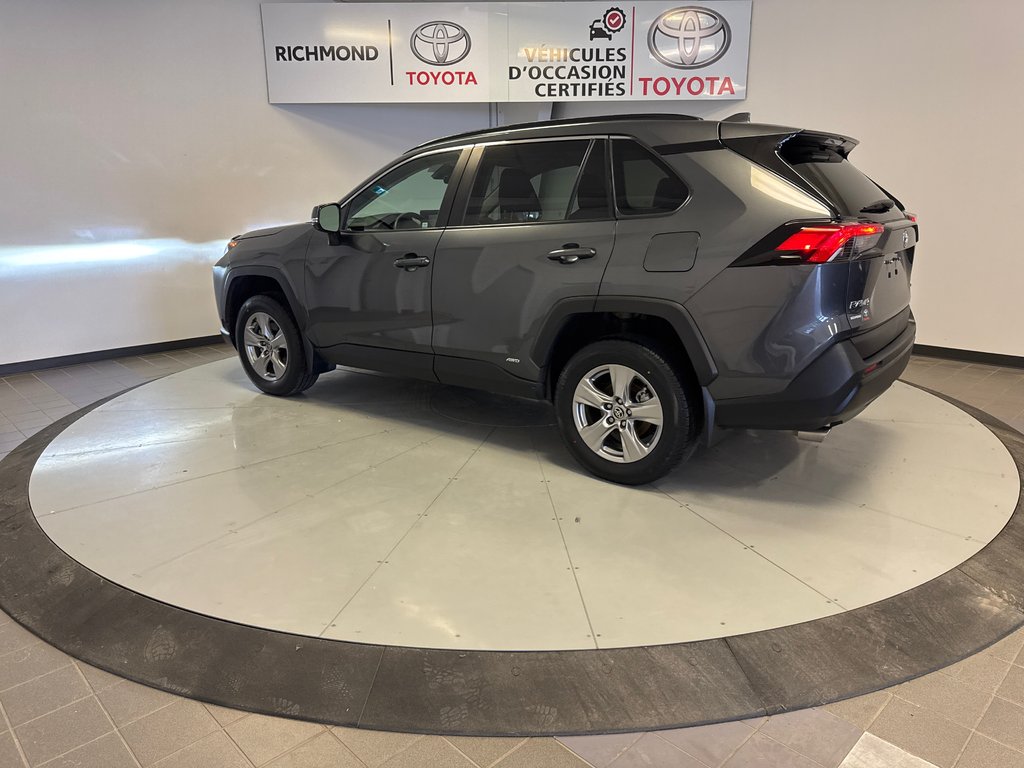 2022 Toyota RAV4 Hybrid LE AWD *TRÈS BEAU VÉHICULE* in Richmond, Quebec - 5 - w1024h768px